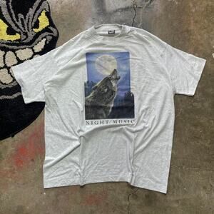 Grey vintage night music wolf tee